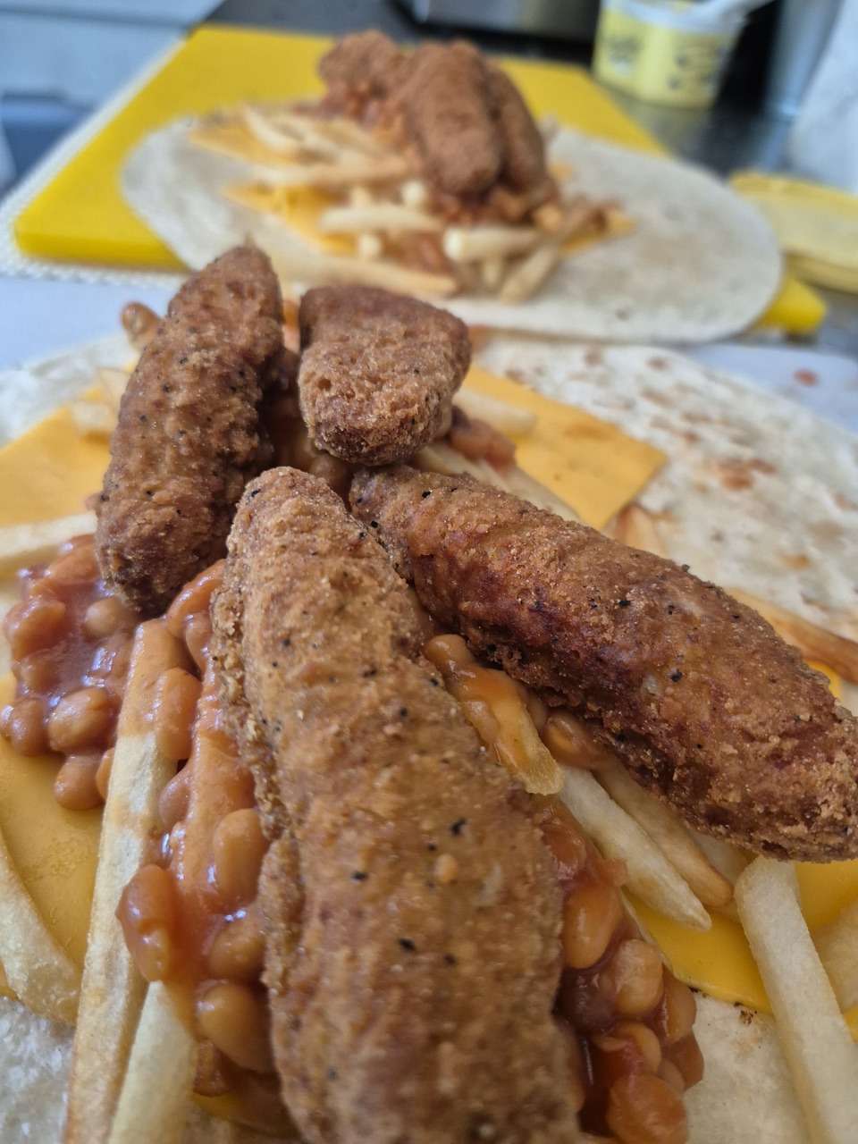 Loaded chips with sausages